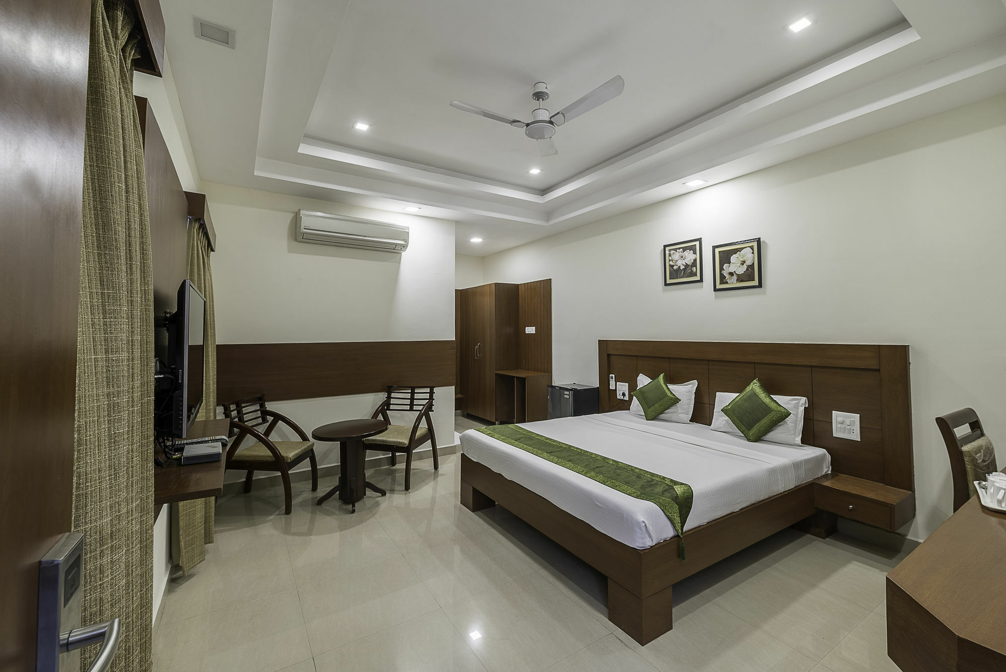 Treebo Trend Hotel Jp Plaza Nampally Гайдарабад Екстер'єр фото