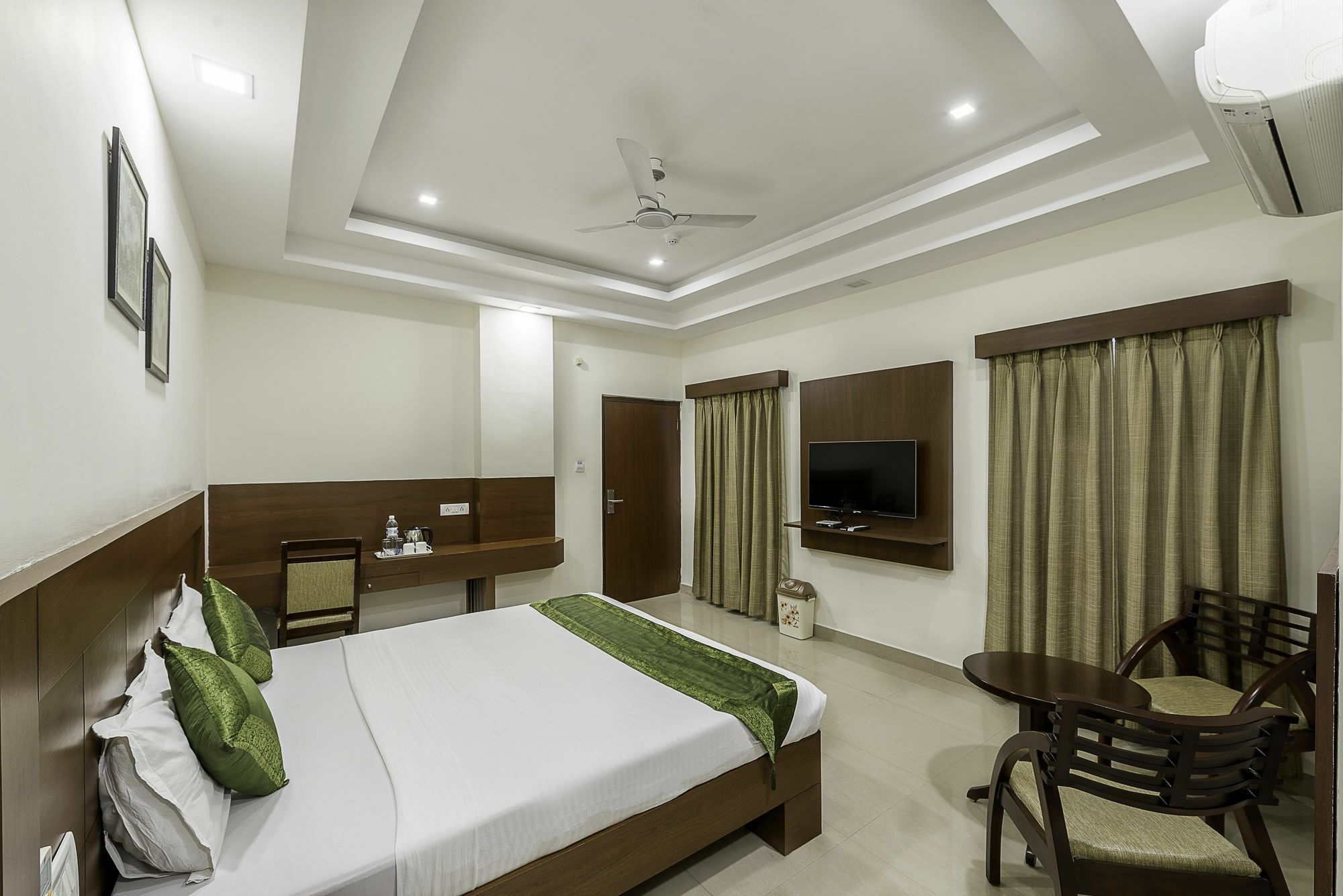 Treebo Trend Hotel Jp Plaza Nampally Гайдарабад Екстер'єр фото