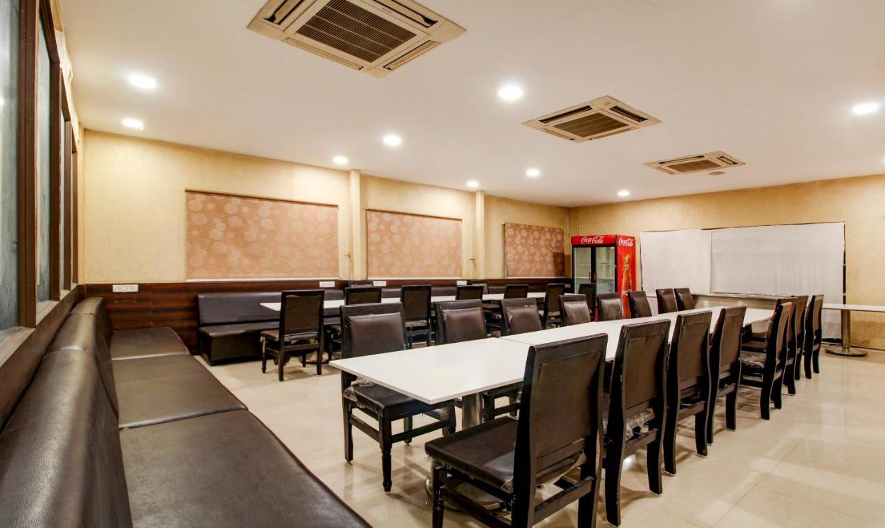 Treebo Trend Hotel Jp Plaza Nampally Гайдарабад Екстер'єр фото