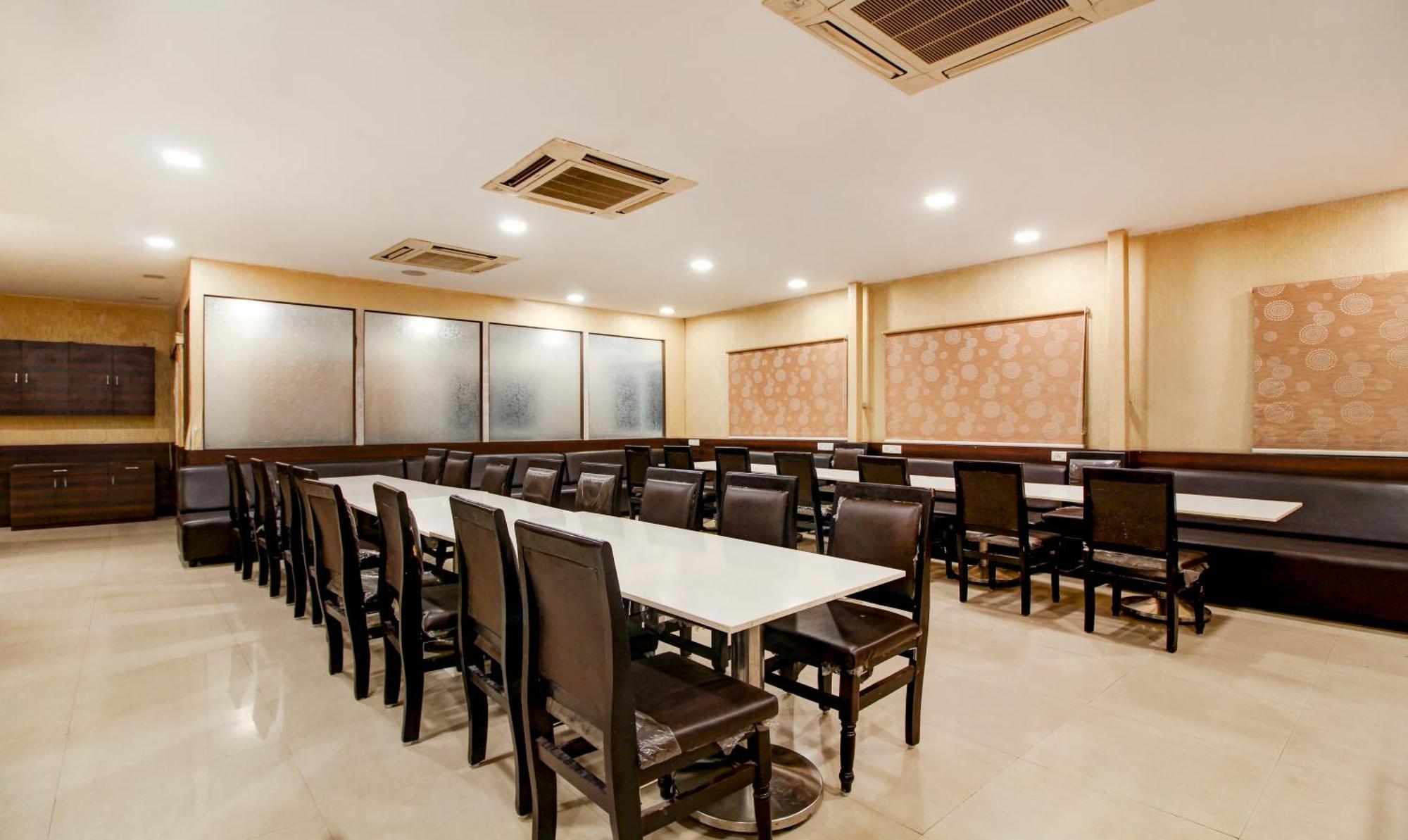 Treebo Trend Hotel Jp Plaza Nampally Гайдарабад Екстер'єр фото